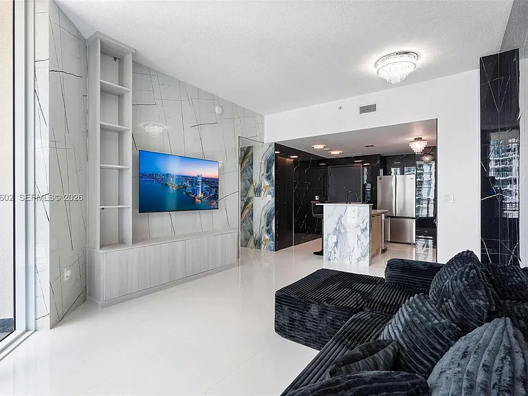 350 NE 24th St #1107 — Photo 2