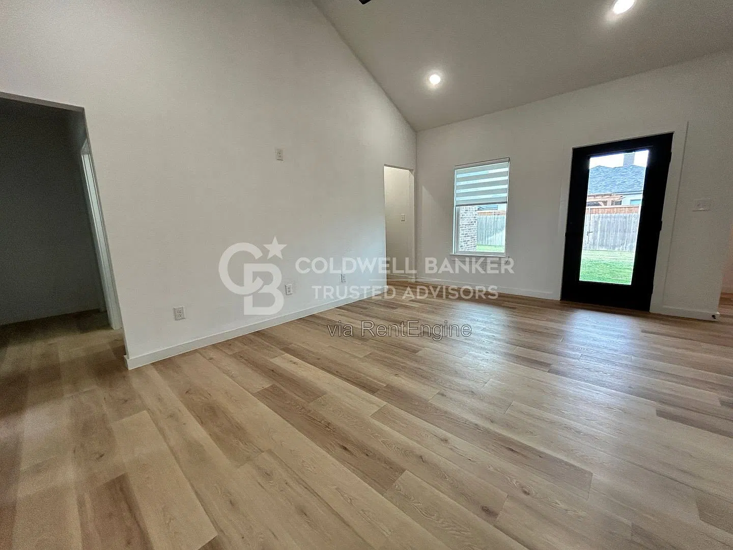 3 bed, 2.0 bath, 1299 sqft, $1,725 — Photo 3