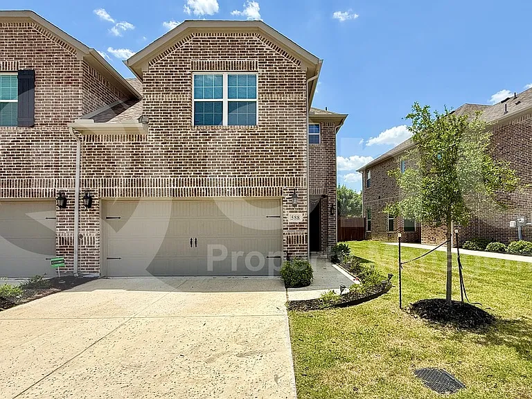588 Hutchinson Ln — Photo 1