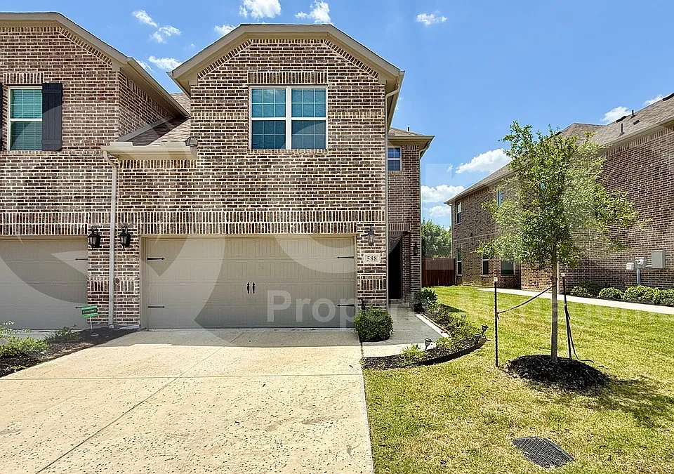 588 Hutchinson Ln