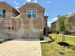 588 Hutchinson Ln, Lewisville, TX 75077
