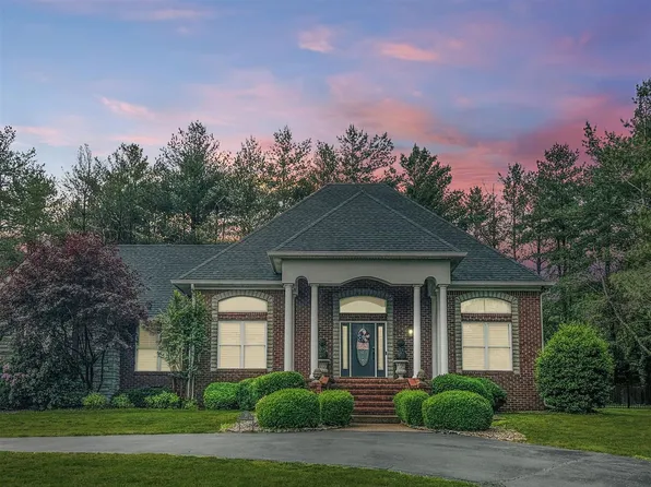11 Whispering Pine Ln, Scottsville, KY 42164