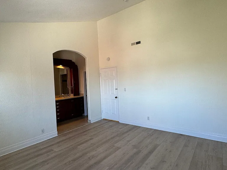 210 S Juanita Ave #D — Photo 11