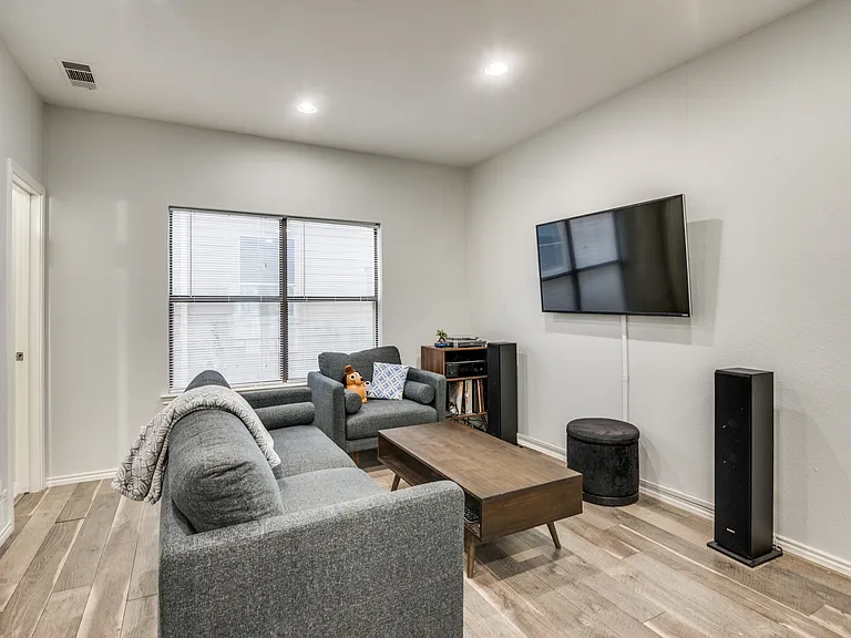 2728 Reagan St #202 — Photo 5