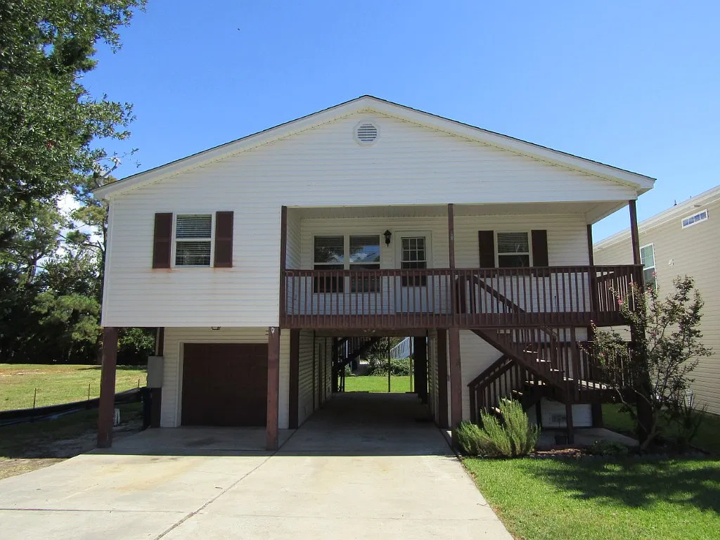 3 bed, 1300 sqft, $2,050 — Photo 2