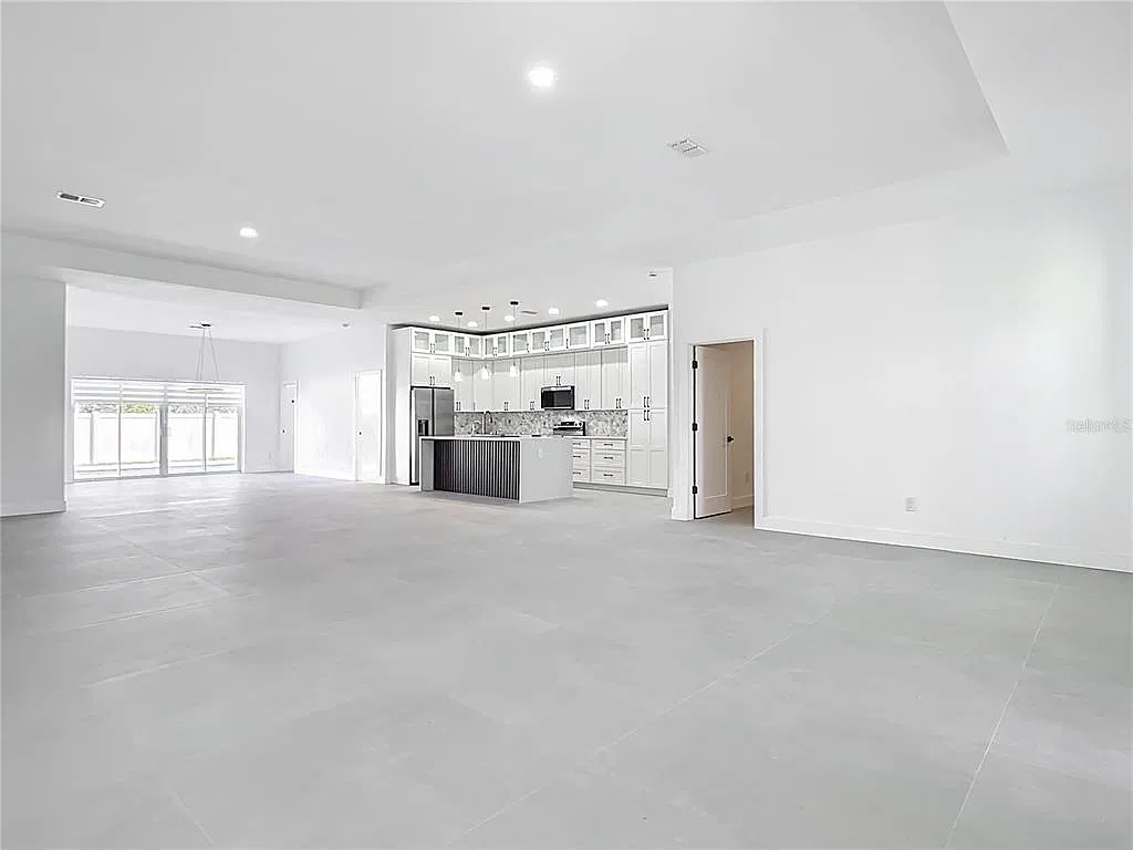 5 bed, 2.5 bath, 2580 sqft, $3,100 — Photo 4