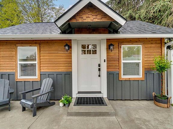 Centrally located minutes from Health Corridor, Downtown and Lake Coeur d'Alene in a residential neighborhood. Reserved parking on shared driveway.