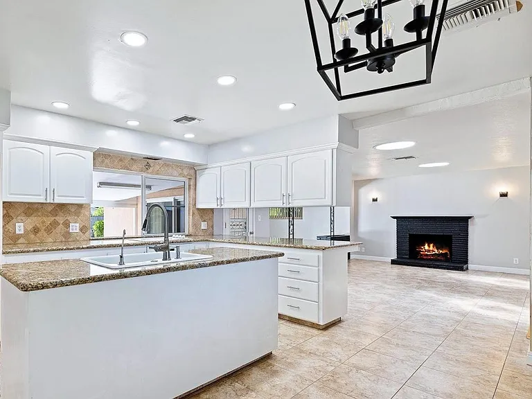 1511 E Almendra Dr — Photo 12