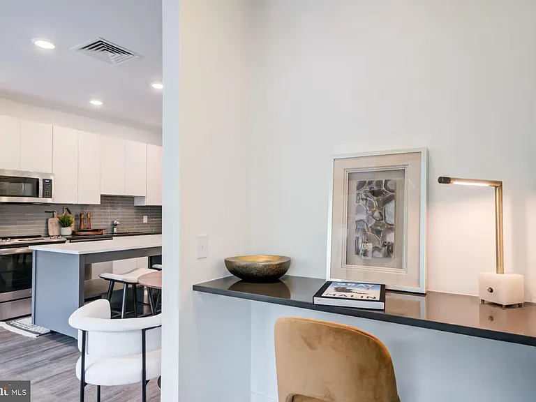 503-29 N Columbus Blvd #1237 — Photo 8