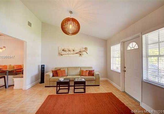 Home For Sale In Hollywood Park