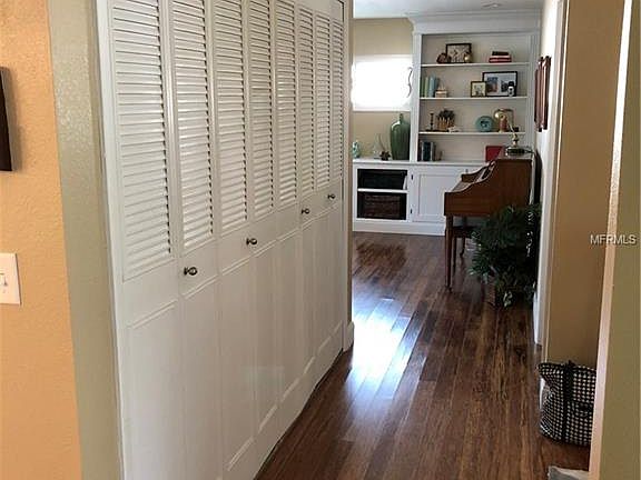 4th image of 522 Applewood Ave