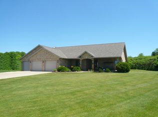 110 Sugar Maple Dr #35, Luxemburg, WI 54217
