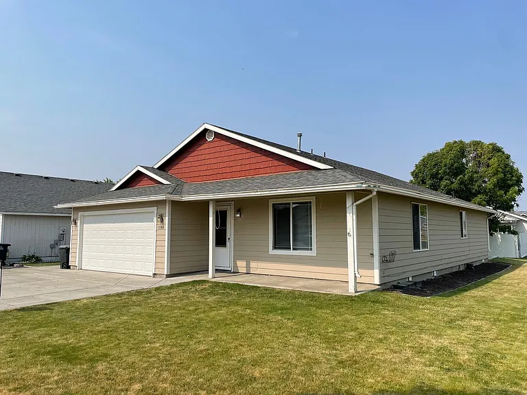 1900 Leanne Ave — Photo 1