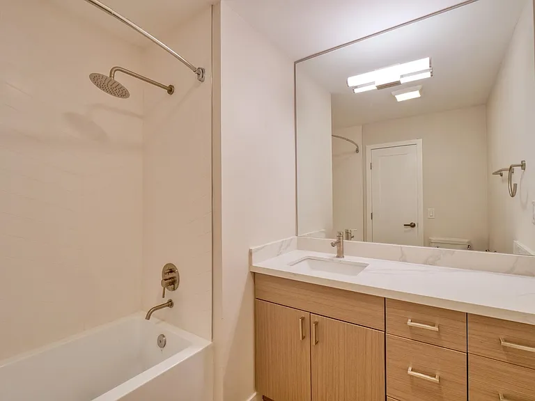 2106 Manhattan Beach Blvd — Photo 27