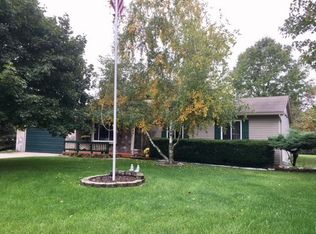 1088 Red Barn Dr, Oxford, MI 48371