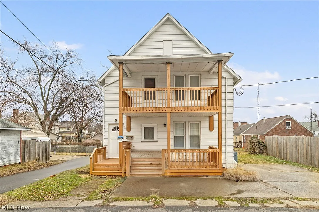 2112 Iris Ct NW photo 1