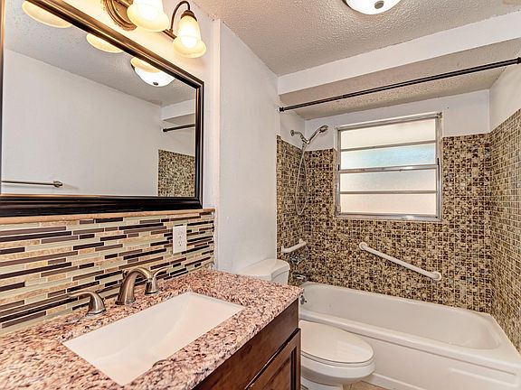 5th image of 4108 Maverick Ave