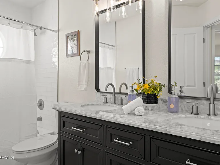 1143 E Amberwood Dr — Photo 54