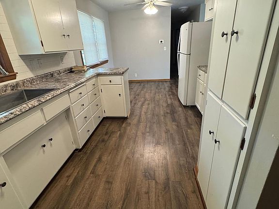 3rd image of 220 Terrace Dr SW