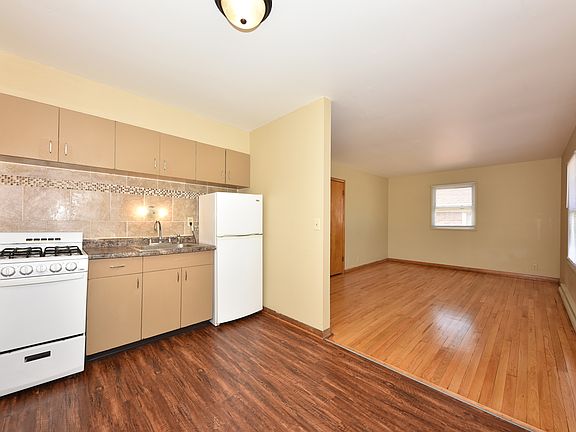 3rd image of 7600 W Melvina St #3