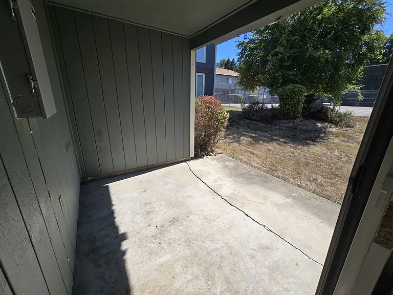 2469 NE Kerr St #6 — Photo 13