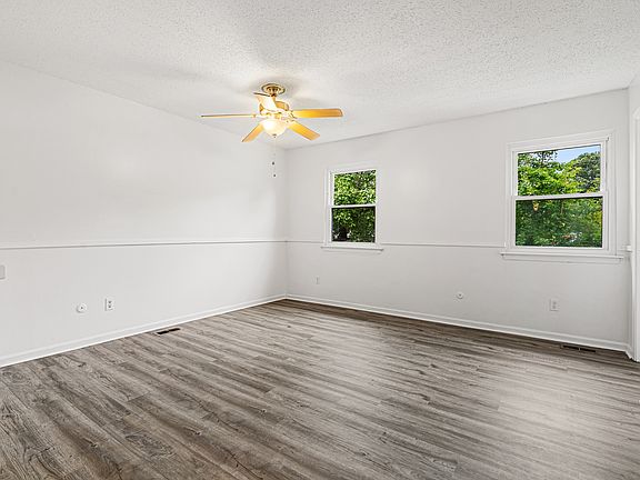 3rd image of 3423 Club House Rd