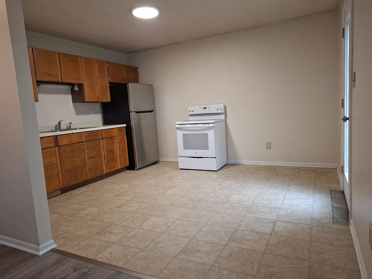 3 bed, 1.5 bath, 1000 sqft, $1,395 — Photo 2