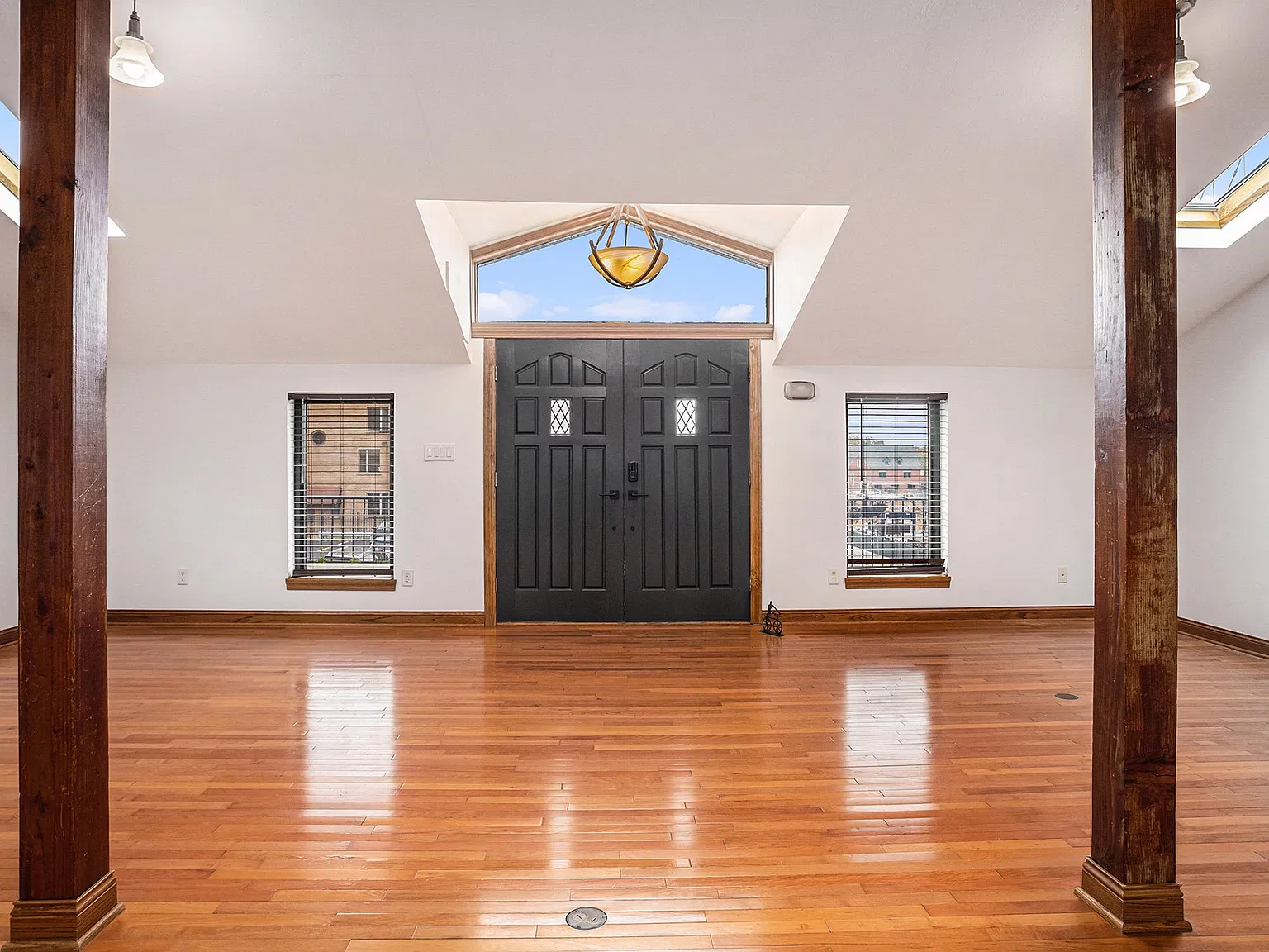 137 N Park St — Photo 2