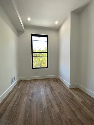 Rented by Marquis Real Estate Services | media 29