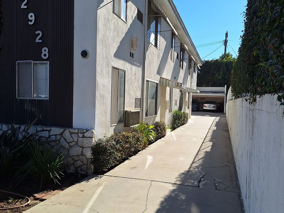 1st image of 12928 Moorpark St APT 3