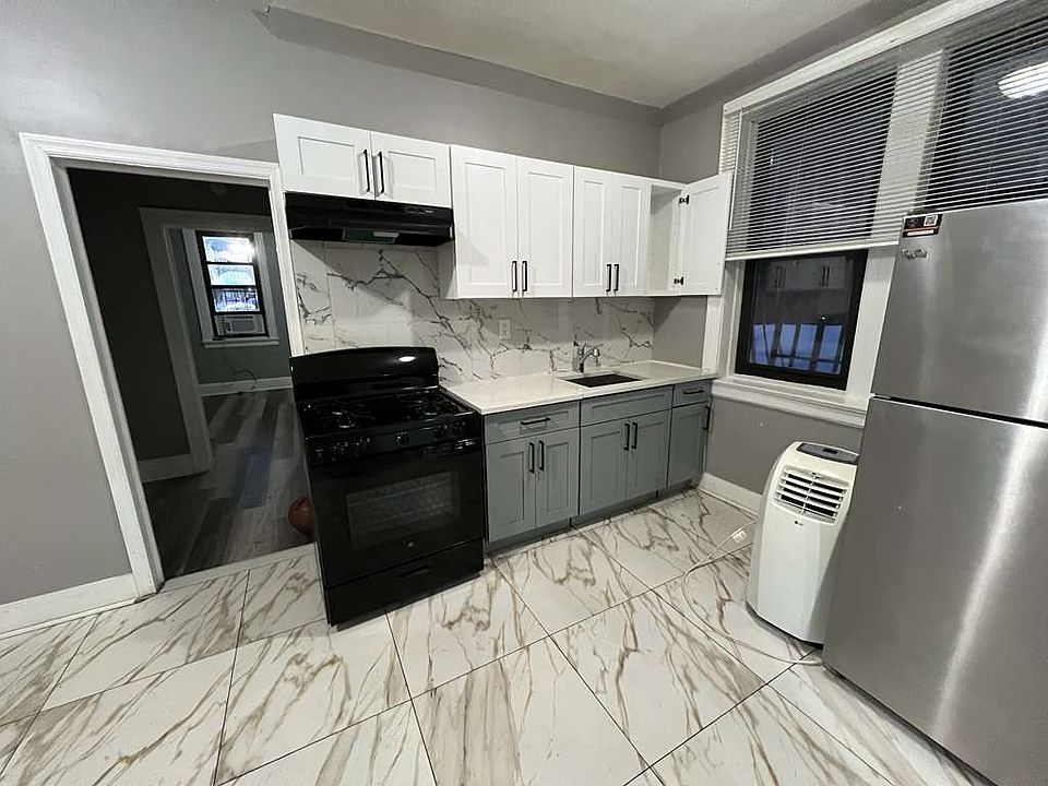 1st image of 408 Leslie St APT 3