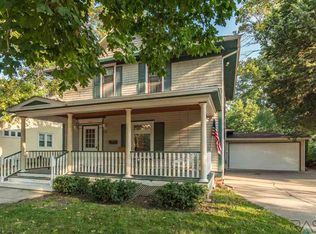 706 E 6th St, Dell Rapids, SD 57022
