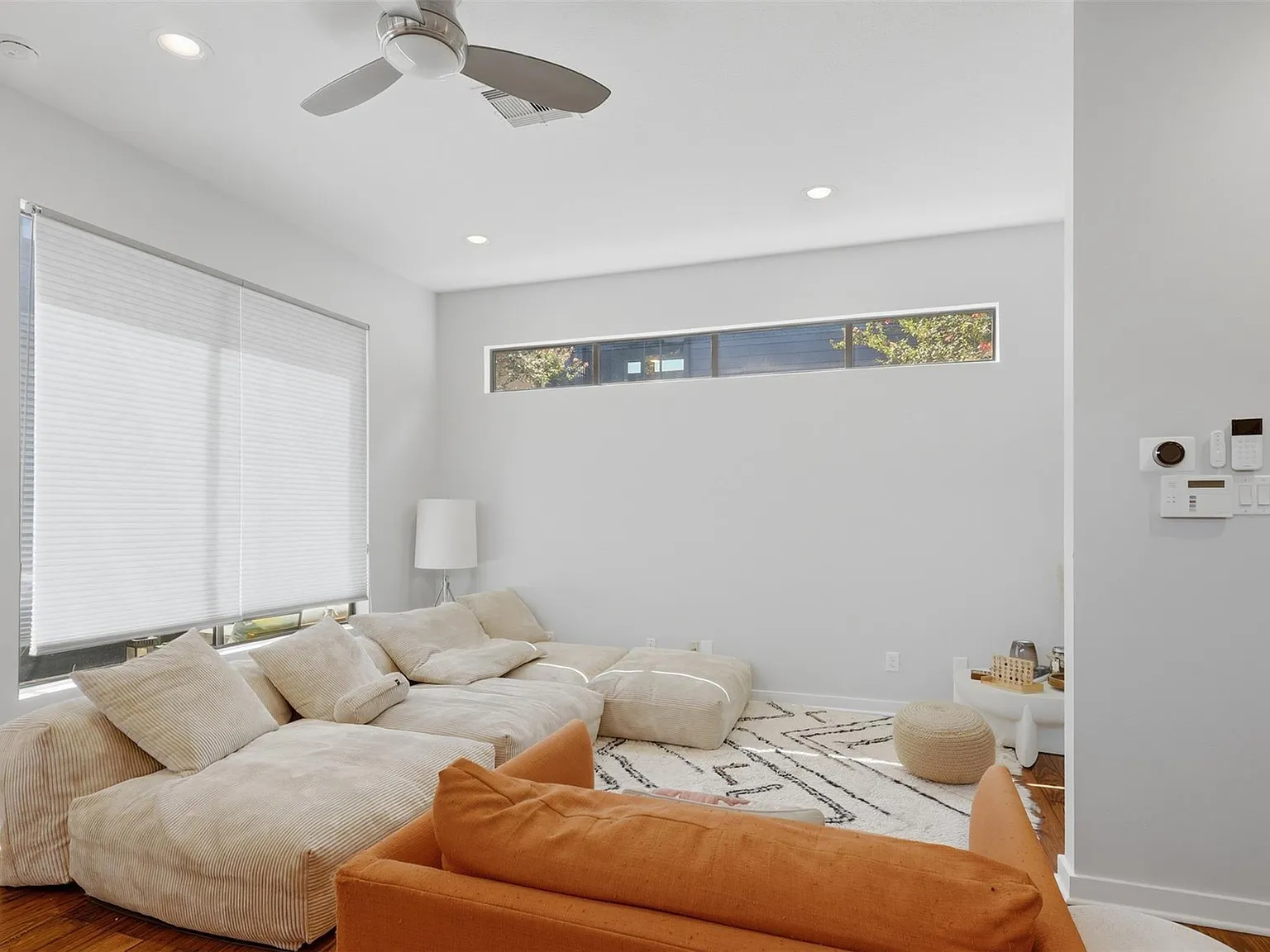 3 bed, 2.5 bath, 2184 sqft, $3,200 — Photo 3