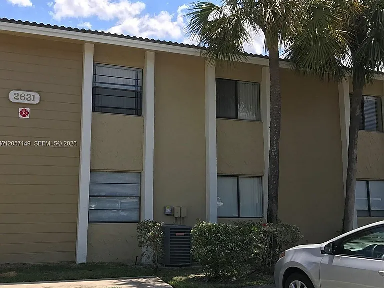 2631 Riverside Dr #2 — Photo 8