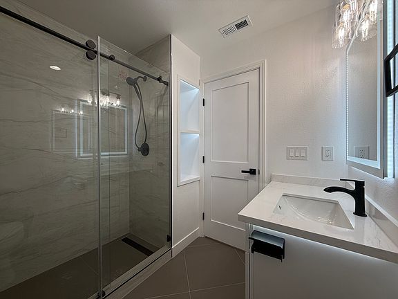 4th image of 27733 Dickens Ave #C