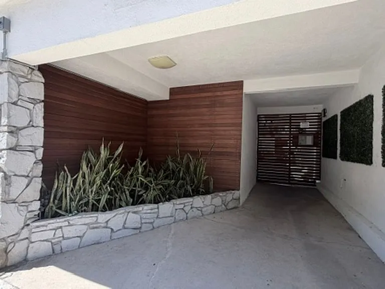 Wardlow Apartments — Photo 14