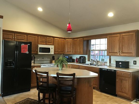 5th image of 636 King Beach Dr