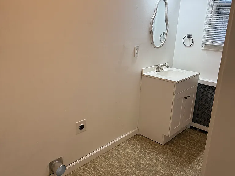417 Mortimer St — Photo 13
