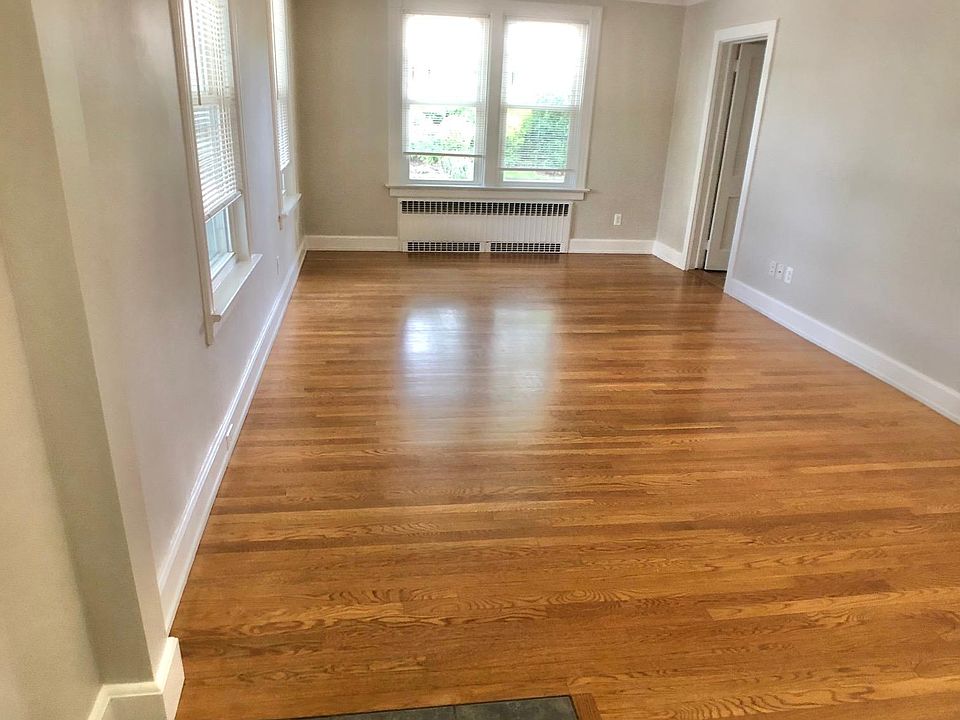 1st image of 402 Heathcote Ave Floor 1