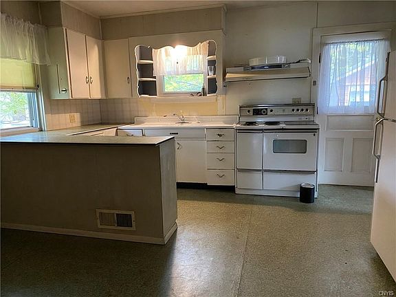 2nd image of 106 E Noyes Blvd