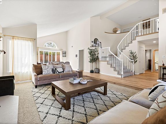 3rd image of 2170 Canyon Crest Ave