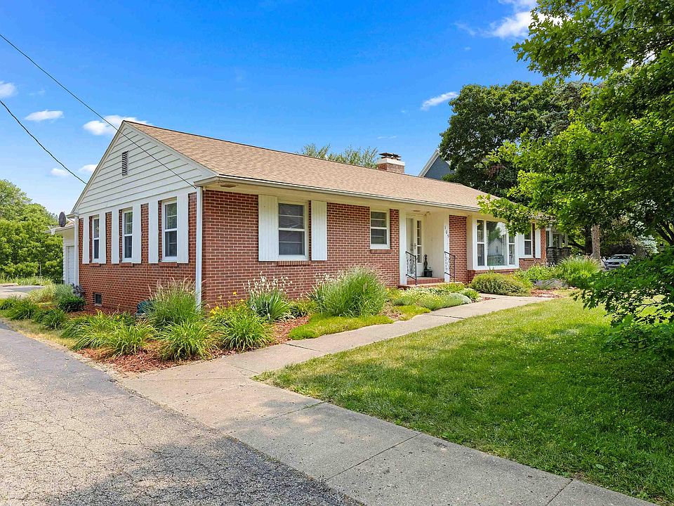105 W Ash St, Elmwood, IL 61529 Zillow