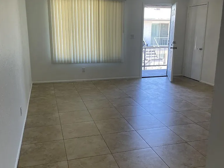 7131 N 54th Ave #8 — Photo 4