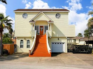 155 Bora Bora Dr, Tiki Island, TX 77554