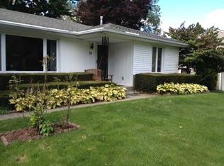 33 Blossom Cir W, Rochester, NY 14610