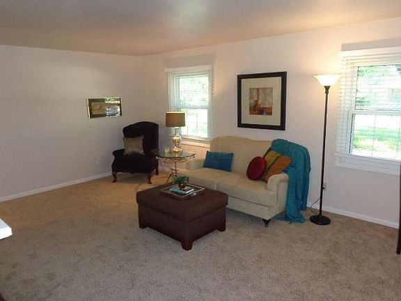 4th image of 1115 Beechview Dr S