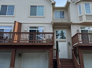6022 Upper 35th St N, Oakdale, MN 55128