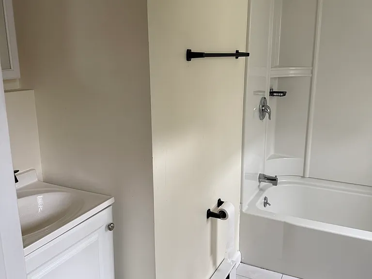 193 3rd Floor Walnut St — Photo 6