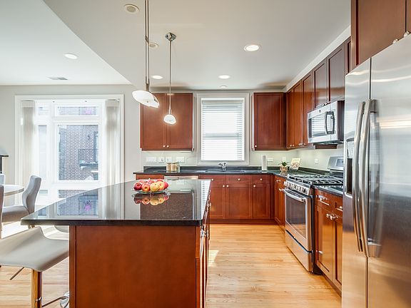 3rd image of 640 W Barry Ave APT 302