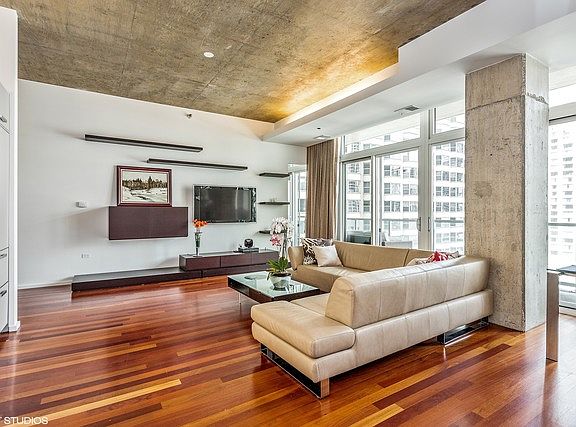 3rd image of 550 N Saint Clair St APT 1705